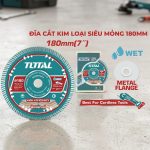 Lưỡi cắt đá 180(7'')X22.2mm Total TAC061801 là đĩa cắt siêu mỏng chuyên dùng cho cắt đá, gạch, bê tông mỏng và vật liệu xây dựng, thiết kế đường kính 180mm, lỗ trục 22.2mm, hỗ trợ cắt ướt, cho đường cắt nhanh, sắc nét và hiệu quả cao