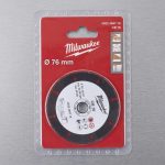Hình ảnh minh họa Lưỡi cắt đa năng 4932464716 (dùng cho máy M12 FCOT) của Milwaukee, thiết kế chuyên dụng cho cắt gỗ, nhựa, kim loại mỏng và các vật liệu xây dựng nhẹ. Đường kính 76mm, lỗ trục tiêu chuẩn giúp lắp nhanh vào máy M12 FCOT, mang đến đường cắt chính xác, mịn, hạn chế mẻ cạnh. Sản phẩm phù hợp cho thợ mộc, sửa chữa dân dụng, đội thi công công trình và người dùng DIY cần phụ kiện cắt đa năng, linh hoạt và bền bỉ.