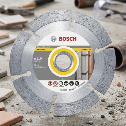 Lưỡi cắt gạch, bê tông 110mm Bosch 2608602468 là đĩa cắt kim cương chất lượng cao được thiết kế để cắt nhanh và chính xác các loại gạch xây dựng, bê tông, bê tông nhẹ, đá nhân tạo và nhiều vật liệu xây dựng phổ biến khác. Với thiết kế vành cắt phân đoạn giúp tăng khả năng thoát bụi, giảm nhiệt và nâng cao tốc độ cắt, sản phẩm mang lại hiệu suất làm việc ổn định ngay cả trong điều kiện thi công liên tục. Lưỡi cắt gạch, bê tông 110mm Bosch 2608602468 có độ bền vượt trội, khả năng chống mài mòn cao và tương thích với nhiều dòng máy cắt cầm tay trên thị trường, là lựa chọn lý tưởng cho thợ xây dựng, thợ hoàn thiện và các đơn vị thi công chuyên nghiệp.