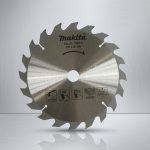 Lưỡi cắt gỗ 235mm Makita D-15811 là dòng lưỡi cưa gỗ chất lượng cao được thiết kế chuyên dụng cho các công việc cắt gỗ tự nhiên, gỗ công nghiệp, ván ép và vật liệu gỗ xây dựng. Với đường kính 235mm, lỗ trục 25mm cùng thiết kế 20 răng sắc bén, sản phẩm mang lại khả năng cắt nhanh, thoát phoi hiệu quả và giảm tải cho động cơ máy cưa. Lưỡi cắt gỗ Makita D-15811 được chế tạo từ thép chất lượng cao, đảm bảo độ bền vượt trội, đường cắt ổn định và phù hợp cho thợ mộc, xưởng nội thất cũng như các công trình xây dựng chuyên nghiệp.