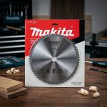 Lưỡi cắt gỗ 255mm Makita hợp kim 80 răng Makita B-17295 chính hãng, thiết kế bền bỉ, cắt gỗ mịn và nhanh, tối ưu cho máy cưa Makita, đảm bảo an toàn và độ chính xác cao trong các công việc mộc chuyên nghiệp.