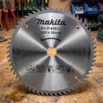 Lưỡi cắt gỗ hợp kim 185x20mm x 60T Makita P-83917 chính hãng, thiết kế 60 răng hợp kim siêu cứng giúp cắt gỗ mịn đẹp, hạn chế sứt mẻ và tăng độ chính xác khi gia công gỗ tự nhiên, MDF, HDF và ván ép.