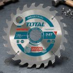 Hình ảnh Lưỡi cưa gỗ 24 răng Total TAC232241 140mm có 24 răng hợp kim TCT, đường kính 140mm và lỗ 25.4mm. Lưỡi cưa Total TAC232241 giúp cắt gỗ, ván MDF, HDF và plywood nhanh chóng, đường cắt chính xác, ít sứt mẻ, phù hợp cho thợ mộc, xưởng nội thất và người dùng DIY chuyên nghiệp.