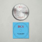 Lưỡi cưa gỗ TCT 254mm, 60 răng DCA 10x60T(ATB) chính hãng DCA, chuyên dùng cắt gỗ tự nhiên, MDF, HDF, ván ép và gỗ công nghiệp. Thiết kế 60 răng ATB giúp giảm sứt mẻ, tạo đường cắt mịn đẹp, độ chính xác cao. Lưỡi cưa hợp kim TCT bền bỉ, chịu mài mòn tốt, phù hợp cho máy cưa bàn, cưa trượt và các xưởng sản xuất nội thất chuyên nghiệp.