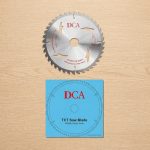 Lưỡi cưa gỗ TCT 300mm, 40 răng DCA 2X40T(ATB) chính hãng DCA, chuyên dùng cắt gỗ tự nhiên, MDF, HDF, ván ép và gỗ công nghiệp. Thiết kế 40 răng ATB kép giúp giảm sứt mẻ, tạo đường cắt mịn và độ chính xác cao. Lưỡi cưa hợp kim TCT bền bỉ, chống mài mòn tốt, tối ưu cho máy cưa bàn, cưa trượt và xưởng sản xuất nội thất chuyên nghiệp.