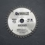 Hình ảnh lưỡi cưa gỗ TCT Dewalt DWA03740-B1 185x25.4mm, đường kính 185mm, lỗ 25.4mm, 40 răng TCT, thích hợp cho cưa bàn và cưa tay. Lưỡi cưa Dewalt DWA03740-B1 chất lượng cao, cắt gỗ mịn, chính xác và bền lâu, lý tưởng cho thợ mộc và DIY.