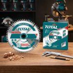 Hình ảnh Lưỡi cưa gỗ hợp kim TCT 24 răng Total TAC2311141T 230mm được thiết kế chuyên dụng cho các dòng máy cưa đĩa và máy cưa bàn. Với 24 răng hợp kim Tungsten Carbide (TCT) siêu cứng, sản phẩm cho khả năng cắt nhanh, thoát phoi hiệu quả và giảm tải cho động cơ. Lưỡi cưa gỗ hợp kim TCT 24 răng Total TAC2311141T 230mm phù hợp để cắt gỗ tự nhiên, gỗ ghép thanh, MDF, plywood và nhiều loại vật liệu gỗ khác, mang lại hiệu suất cao và tuổi thọ vượt trội.