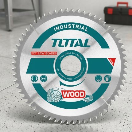 Hình ảnh Lưỡi cưa hợp kim 60 răng Total TAC231923 300mm được thiết kế với 60 răng hợp kim TCT chất lượng cao, giúp cắt gỗ tự nhiên, MDF, HDF, MFC, plywood và các loại ván công nghiệp một cách nhanh chóng, chính xác. Lưỡi cưa hợp kim 60 răng Total TAC231923 300mm cho đường cắt sắc nét, hạn chế sứt mẻ, giảm rung lắc khi vận hành và nâng cao hiệu quả gia công nội thất, sản xuất đồ gỗ chuyên nghiệp.