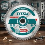 Hình ảnh Lưỡi cưa hợp kim TCT 40 răng Total TAC231115 100mm được thiết kế chuyên dụng để cắt gỗ tự nhiên, gỗ công nghiệp, ván MDF và ván ép. Với 40 răng hợp kim TCT siêu cứng, sản phẩm mang lại khả năng cắt nhanh, đường cắt chính xác, giảm sứt mẻ và tăng tuổi thọ làm việc. Lưỡi cưa hợp kim TCT 40 răng Total TAC231115 100mm phù hợp với các dòng máy cưa đĩa cầm tay và máy cưa bàn, đáp ứng nhu cầu thi công, sản xuất nội thất và gia công gỗ chuyên nghiệp.