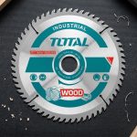 Hình ảnh Lưỡi cưa hợp kim TCT 40 răng Total TAC231115 100mm được thiết kế chuyên dụng để cắt gỗ tự nhiên, gỗ công nghiệp, ván MDF và ván ép. Với 40 răng hợp kim TCT siêu cứng, sản phẩm mang lại khả năng cắt nhanh, đường cắt chính xác, giảm sứt mẻ và tăng tuổi thọ làm việc. Lưỡi cưa hợp kim TCT 40 răng Total TAC231115 100mm phù hợp với các dòng máy cưa đĩa cầm tay và máy cưa bàn, đáp ứng nhu cầu thi công, sản xuất nội thất và gia công gỗ chuyên nghiệp.
