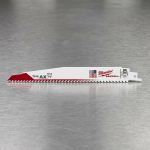 Hình ảnh sản phẩm Lưỡi cưa kiếm gỗ loại mỏng Milwaukee T5-150.24mm (Bộ 5 lưỡi) chính hãng Milwaukee, thiết kế răng carbide bền sắc, chuyên dùng cắt gỗ mỏng, gỗ có đinh, ván ép và pallet. Bộ 5 lưỡi giúp thay thế nhanh chóng, tiết kiệm thời gian, đảm bảo đường cắt chính xác và hiệu suất mạnh mẽ. Phân phối tại Công Nghiệp An Toàn, Freeship và chính hãng 100%.
