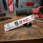 Hình ảnh Lưỡi cưa kiếm sắt Milwaukee TORCH T10-152.4mm (Bộ 5 lưỡi) chính hãng với công nghệ TORCH nổi tiếng của Milwaukee, chuyên dùng cắt sắt, thép, inox và kim loại dày. Thiết kế răng cưa tối ưu cùng vật liệu bi-metal cao cấp giúp tăng độ bền, chống gãy vỡ và nâng cao hiệu suất cắt trong môi trường làm việc khắc nghiệt. Lưỡi cưa kiếm sắt Milwaukee TORCH T10-152.4mm (Bộ 5 lưỡi) là lựa chọn lý tưởng cho thợ cơ khí, xây dựng, lắp đặt kết cấu thép và các ứng dụng cắt phá chuyên nghiệp.