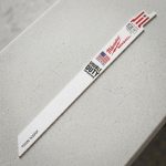 Hình ảnh mô tả Lưỡi cưa kiếm sắt Milwaukee TORCH loại mỏng T18-25.4mm (Bộ 5 lưỡi) chất lượng cao, bền bỉ, khả năng cắt sắt thép nhanh chóng và mượt mà. Sản phẩm lý tưởng cho thợ cơ khí, thợ xây dựng và công việc công nghiệp nặng. Bộ lưỡi cưa Milwaukee TORCH mỏng giúp cắt chính xác, giảm rung, tăng hiệu suất và tuổi thọ lâu dài, đảm bảo an toàn và hiệu quả trong công việc. Thích hợp sử dụng với máy cưa kiếm cầm tay chuẩn T18.
