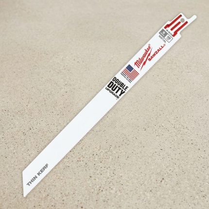 Hình ảnh Lưỡi cưa kiếm sắt Milwaukee TORCH loại mỏng T14-228.6mm (Bộ 5 lưỡi) chính hãng Milwaukee, được thiết kế theo công nghệ TORCH™ Thin Kerf giúp giảm lực cản khi cắt, tăng tốc độ làm việc và tối ưu hiệu suất sử dụng pin trên máy cưa kiếm không dây. Với bước răng T14 (14 TPI) cùng chiều dài 228.6mm, sản phẩm phù hợp để cắt inox, thép tấm, sắt hộp, ống kim loại và các vật liệu kim loại có độ dày từ mỏng đến trung bình. Lưỡi cưa kiếm sắt Milwaukee TORCH loại mỏng T14-228.6mm (Bộ 5 lưỡi) mang lại đường cắt mịn, ít ba via, độ chính xác cao và tuổi thọ vượt trội cho các ứng dụng cơ khí, bảo trì công nghiệp và thi công M&E.