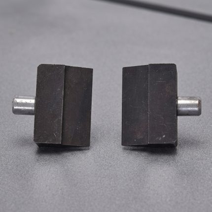 Lưỡi kềm thủy lực cắt sắt tròn Asaki AK-6720 là phụ kiện thay thế chuyên dụng cho kềm cắt thủy lực, được chế tạo từ thép hợp kim cứng cáp, chịu lực tốt và chống mài mòn hiệu quả. Sản phẩm giúp cắt sắt tròn nhanh, chính xác, phù hợp cho ngành cơ khí, xây dựng, điện lực và thi công công nghiệp, duy trì hiệu suất làm việc ổn định và an toàn.