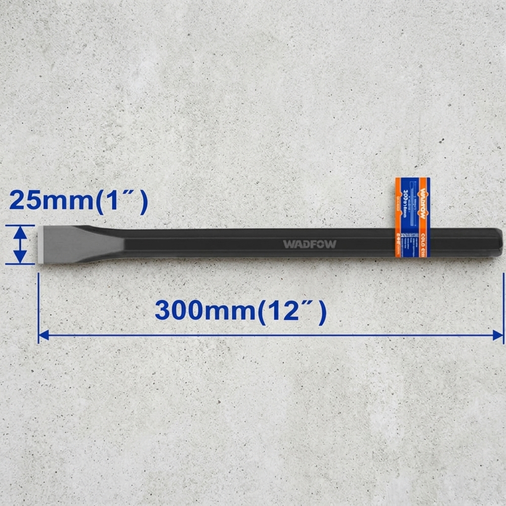 Hình ảnh sản phẩm Mũi đục dẹp nguội WadFow WCC0301 25x18x300mm được chế tạo từ thép carbon cường độ cao, sở hữu lưỡi đục dẹp rộng 25mm (1 inch) và chiều dài tổng thể 300mm (12 inch). Thiết kế chắc chắn giúp tăng hiệu quả đục phá bê tông, gạch, đá, loại bỏ vữa cũ và xử lý bề mặt vật liệu xây dựng. Mũi đục dẹp nguội WadFow WCC0301 25x18x300mm là lựa chọn phù hợp cho thợ xây dựng, kỹ thuật viên cơ khí và các đơn vị thi công chuyên nghiệp nhờ khả năng chịu lực tốt, độ bền cao và hiệu suất làm việc ổn định.