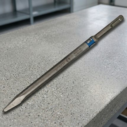 Mũi đục nhọn Bosch 2609390576 (22x250mm) chính hãng được chế tạo từ thép hợp kim cường lực, thiết kế đầu nhọn sắc bén cùng chuôi SDS-Plus tiêu chuẩn, chuyên dùng cho máy đục bê tông để phá dỡ, tạo rãnh kỹ thuật và xử lý vật liệu xây dựng cứng hiệu quả.
