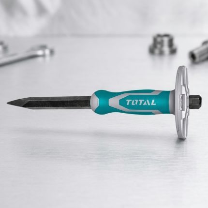 Mũi đục nhọn Total THT4221026 10" chính hãng được chế tạo từ thép hợp kim chịu lực cao, sở hữu đầu đục nhọn sắc bén, tay cầm chống trượt công thái học và tấm chắn bảo vệ tay an toàn. Sản phẩm chuyên dùng để đục phá bê tông, gạch, đá, xử lý vật liệu cứng, làm sạch mối hàn và thực hiện các công việc bảo trì, cơ khí và xây dựng với hiệu suất cao và độ bền vượt trội.