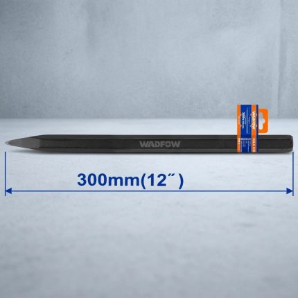 Hình ảnh sản phẩm Mũi đục nhọn nguội WadFow WCC0302 4x18x300mm được chế tạo từ thép carbon cường độ cao, sở hữu đầu đục nhọn sắc bén giúp tập trung lực tác động tối đa để đục phá bê tông, gạch, đá và xử lý vật liệu cứng hiệu quả. Với chiều dài tổng thể 300mm (12 inch), thân đục chắc chắn và khả năng chịu va đập tốt, Mũi đục nhọn nguội WadFow WCC0302 4x18x300mm là lựa chọn lý tưởng cho thợ xây dựng, kỹ thuật viên cơ khí và các đơn vị thi công chuyên nghiệp cần một dụng cụ bền bỉ, hiệu suất làm việc ổn định.