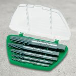 Mũi khoan lấy ốc gãy 5 món Toptul JGAW0502 gồm 5 đầu tháo bu lông, vít và ốc gãy chuyên dụng được đựng trong hộp nhựa tiện lợi, chế tạo từ thép hợp kim chất lượng cao, giúp tháo các chi tiết ren bị gãy, kẹt hoặc hư hỏng một cách nhanh chóng và an toàn trong sửa chữa cơ khí, ô tô và bảo trì thiết bị.