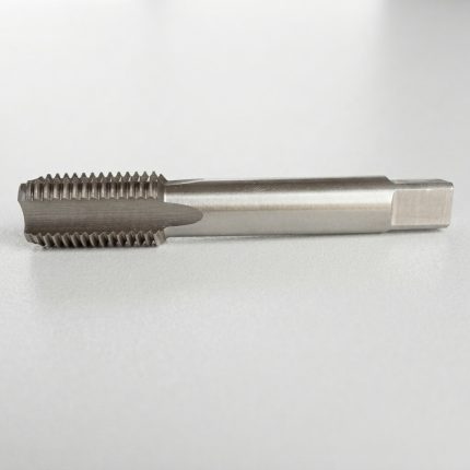 Hình ảnh Mũi taro HSS M10 x 1.25mm TTP USA 240-100125 chính hãng được chế tạo từ thép gió HSS chất lượng cao, chuyên dùng để gia công ren trong hệ mét M10 bước ren 1.25mm với độ chính xác cao. Sản phẩm có khả năng chịu mài mòn tốt, duy trì độ sắc bén lâu dài và tạo ren đồng đều trên thép carbon, thép hợp kim, gang, nhôm và kim loại màu. Mũi taro HSS M10 x 1.25mm TTP USA 240-100125 phù hợp sử dụng trên máy taro, máy khoan taro và gia công thủ công trong các xưởng cơ khí, nhà máy sản xuất và đơn vị bảo trì thiết bị công nghiệp.