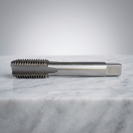 Hình ảnh Mũi taro HSS M10 x 1.25mm TTP USA 240-100125 chính hãng được chế tạo từ thép gió HSS chất lượng cao, chuyên dùng để gia công ren trong hệ mét M10 bước ren 1.25mm với độ chính xác cao. Sản phẩm có khả năng chịu mài mòn tốt, duy trì độ sắc bén lâu dài và tạo ren đồng đều trên thép carbon, thép hợp kim, gang, nhôm và kim loại màu. Mũi taro HSS M10 x 1.25mm TTP USA 240-100125 phù hợp sử dụng trên máy taro, máy khoan taro và gia công thủ công trong các xưởng cơ khí, nhà máy sản xuất và đơn vị bảo trì thiết bị công nghiệp.