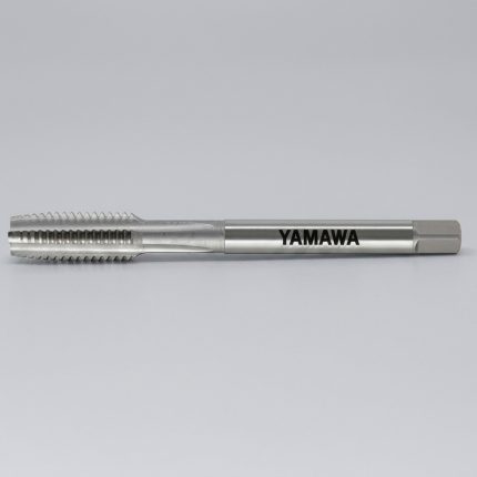 Mũi taro HT P3 M5x0.8 1.5P Yamawa TNMR5.0K1 chính hãng YAMAWA Nhật Bản, thiết kế taro ren chính xác cao với cấp dung sai P3, bước ren 0.8mm và chiều dài cắt 1.5P, phù hợp gia công thép carbon, thép hợp kim, inox và vật liệu màu, giúp tạo ren đồng đều, nâng cao năng suất và kéo dài tuổi thọ dụng cụ trong gia công cơ khí chính xác.