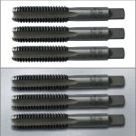 Hình ảnh thực tế Mũi taro tay SKC M6x1 3pcs/set chính hãng bao gồm bộ 3 mũi taro tiêu chuẩn gồm taro phá, taro trung gian và taro tinh, được sản xuất từ thép công cụ có độ cứng cao, khả năng chống mài mòn tốt và duy trì độ sắc bén lâu dài. Sản phẩm chuyên dùng để tạo ren trong hệ mét M6x1.0mm, phù hợp gia công trên thép carbon, thép kết cấu, gang, nhôm, đồng và nhiều kim loại màu khác. Mũi taro tay SKC M6x1 3pcs/set là giải pháp lý tưởng cho xưởng cơ khí, đơn vị bảo trì công nghiệp, gara sửa chữa và kỹ thuật viên cần thực hiện taro ren thủ công với độ chính xác cao, giúp tạo ren sắc nét, giảm ba via, hạn chế gãy taro và nâng cao hiệu suất gia công trong quá trình sản xuất và bảo trì thiết bị.
