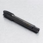 Mũi taro thắng NACHI M10 X 1.25MM L6868 STPO10M1.25R bằng thép gió HSS-E chất lượng cao, sản xuất tại Nhật Bản, chuyên gia công tạo ren M10 bước ren 1.25mm trên thép carbon, thép hợp kim và vật liệu kim loại có độ bền cao, cho khả năng thoát phoi tốt và tuổi thọ sử dụng lâu dài.