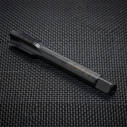 Mũi taro thẳng Nachi M24x3.0MM L6868-STPO24M3R được sản xuất từ thép gió HSS-E cao cấp của Nhật Bản, chuyên gia công ren trong M24 bước ren 3.0mm trên thép carbon, thép hợp kim, inox và kim loại màu. Thiết kế rãnh thẳng giúp dẫn hướng ổn định, thoát phoi hiệu quả và nâng cao tuổi thọ dụng cụ trong môi trường gia công công nghiệp.