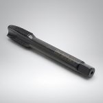 Hình ảnh Mũi taro thẳng Nachi M4x0.7mm L6868 STPO4M0.7R chính hãng Nhật Bản, được chế tạo từ thép gió hợp kim HSS-E chứa Cobalt cho khả năng chịu nhiệt, chống mài mòn và duy trì độ sắc bén vượt trội trong quá trình gia công liên tục. Thiết kế rãnh thẳng thuộc dòng L6868 giúp thoát phoi hiệu quả khi gia công lỗ suốt, tạo ren M4x0.7mm có độ chính xác cao trên thép carbon, thép hợp kim, inox SUS304/SUS316, gang và kim loại màu. Sản phẩm phù hợp sử dụng trên máy taro chuyên dụng, trung tâm gia công CNC và dây chuyền sản xuất cơ khí chính xác, góp phần nâng cao năng suất và kéo dài tuổi thọ dụng cụ cắt.