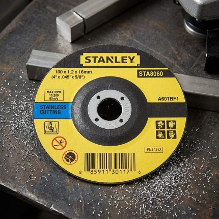 Đá cắt inox Stanley STA8060 (100x1.0x16mm) là dòng đá cắt kim loại siêu mỏng chất lượng cao, chuyên dùng cho inox, thép không gỉ, thép tấm và các vật liệu kim loại mỏng. Với độ dày chỉ 1.0mm, sản phẩm giúp giảm hao hụt vật liệu, tăng tốc độ cắt và tạo đường cắt sắc nét, ít ba via. Được sản xuất theo tiêu chuẩn chất lượng nghiêm ngặt của Stanley, Đá cắt inox Stanley STA8060 (100x1.0x16mm) mang lại hiệu suất làm việc ổn định, độ bền cao và phù hợp cho các công việc cơ khí, gia công inox, lắp đặt công trình và sản xuất công nghiệp chuyên nghiệp.