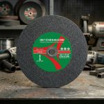 Đá cắt sắt Hải Dương 355x3x25.4 (25 viên 1 hộp) là dòng đá cắt chuyên dụng dành cho máy cắt sắt bàn 355mm, được sản xuất bởi Công ty Cổ phần Đá mài Hải Dương. Sản phẩm có khả năng cắt nhanh, đường cắt sắc gọn, ít ba via và độ bền cao, giúp nâng cao hiệu suất làm việc trong các xưởng cơ khí, công trình xây dựng và nhà máy sản xuất. Quy cách hộp 25 viên giúp tiết kiệm chi phí và đảm bảo nguồn vật tư ổn định cho nhu cầu sử dụng liên tục.