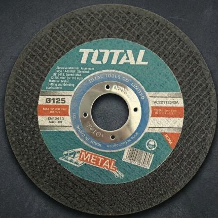 Hình ảnh sản phẩm Đá cắt kim loại Total TAC2211254SA 5" (125mm) chính hãng, được thiết kế chuyên dụng cho các công việc cắt sắt, thép và kim loại trong ngành cơ khí, xây dựng và sản xuất công nghiệp. Với đường kính 125mm tiêu chuẩn cùng hạt mài chất lượng cao, sản phẩm mang lại khả năng cắt nhanh, đường cắt sắc nét, ít ba via và độ bền vượt trội. Đá cắt kim loại Total TAC2211254SA 5" (125mm) tương thích với nhiều dòng máy mài góc phổ biến, giúp nâng cao hiệu suất làm việc và tối ưu chi phí vận hành. Phân phối chính hãng tại Công Nghiệp An Toàn với giá cạnh tranh và giao hàng toàn quốc.