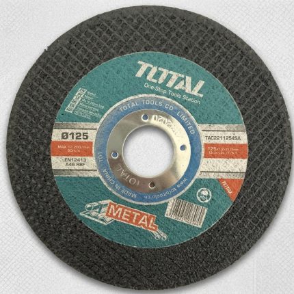Hình ảnh sản phẩm Đá cắt kim loại Total TAC2211254SA 5" (125mm) chính hãng, được thiết kế chuyên dụng cho các công việc cắt sắt, thép và kim loại trong ngành cơ khí, xây dựng và sản xuất công nghiệp. Với đường kính 125mm tiêu chuẩn cùng hạt mài chất lượng cao, sản phẩm mang lại khả năng cắt nhanh, đường cắt sắc nét, ít ba via và độ bền vượt trội. Đá cắt kim loại Total TAC2211254SA 5" (125mm) tương thích với nhiều dòng máy mài góc phổ biến, giúp nâng cao hiệu suất làm việc và tối ưu chi phí vận hành. Phân phối chính hãng tại Công Nghiệp An Toàn với giá cạnh tranh và giao hàng toàn quốc.