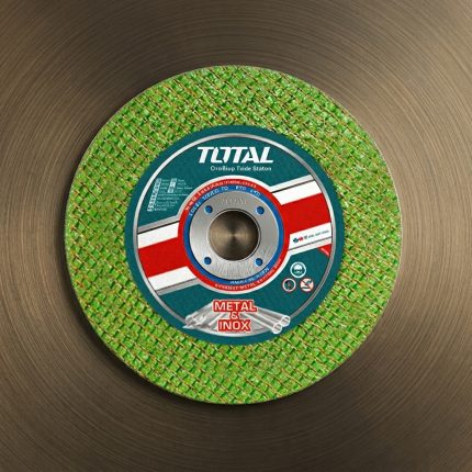 Hình ảnh sản phẩm Đá cắt kim loại Total TAC2253552 355mm chính hãng Total, được thiết kế chuyên dụng cho các dòng máy cắt bàn công nghiệp. Sản phẩm có khả năng cắt nhanh các loại sắt, thép hộp, thép ống và vật liệu kim loại khác với đường cắt sắc nét, ít ba via và độ bền cao. Đá cắt kim loại Total TAC2253552 355mm là lựa chọn lý tưởng cho xưởng cơ khí, công trình xây dựng và nhà máy sản xuất. Phân phối chính hãng tại Công Nghiệp An Toàn với giá tốt, hỗ trợ kỹ thuật và giao hàng toàn quốc.