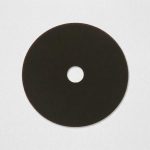 Hình ảnh Đá cắt kim loại 105×1×16mm Kendo 63010143 chính hãng, chuyên dùng để cắt inox, thép không gỉ và kim loại mỏng. Thiết kế siêu mỏng 1mm cho đường cắt sắc gọn, ít ba via, tiết kiệm vật liệu và nâng cao hiệu suất trong cơ khí, xây dựng và gia công kim loại. Sản phẩm được phân phối bởi Công Nghiệp An Toàn.