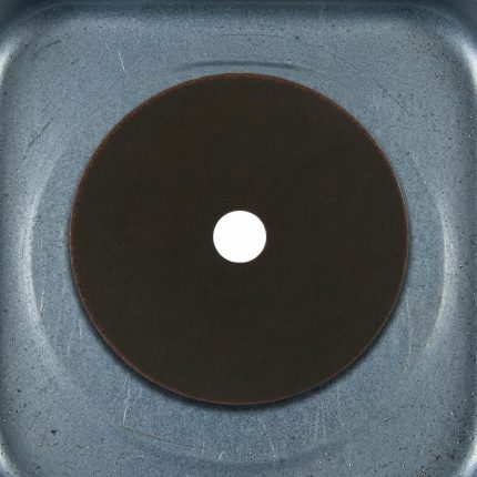 Đá cắt kim loại 180×3×22.23mm Kendo 63014343 là giải pháp cắt sắt, thép và inox hiệu quả cho thợ cơ khí chuyên nghiệp. Sản phẩm chính hãng Kendo, độ bền cao, đường cắt sắc gọn, tương thích với máy mài góc 180mm, đáp ứng nhu cầu gia công kim loại trong công nghiệp và xây dựng.