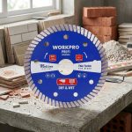 Lưỡi cưa đĩa cắt kim cương Turbo Ultrathin Turbo để cắt chuyên nghiệp 105x20x10mm Workpro WP405052 là giải pháp cắt gạch men, gạch porcelain, đá granite và đá marble hiệu quả. Thiết kế Turbo siêu mỏng giúp đường cắt sắc nét, giảm mẻ cạnh, tăng tốc độ cắt và kéo dài tuổi thọ sử dụng trong các công trình xây dựng và hoàn thiện nội thất.