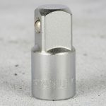 Đầu chuyển 1/2Fx3/8M Stanley STMT86414-8B là phụ kiện chính hãng giúp chuyển đổi đầu vuông từ 1/2 inch (Female) sang 3/8 inch (Male) nhanh chóng và chính xác. Sản phẩm được chế tạo từ thép hợp kim chất lượng cao, có khả năng chịu mô-men xoắn lớn, chống mài mòn và chống biến dạng, phù hợp sử dụng với cần siết, tay vặn, súng siết bu lông và bộ khẩu trong các công việc sửa chữa ô tô, cơ khí, lắp ráp và bảo trì công nghiệp.