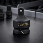 Đầu chuyển 3/4-1/2 Toptul KACA2416 là phụ kiện chuyển đổi đầu khẩu chuyên dụng giúp kết nối đầu tuýp 1/2 inch với dụng cụ 3/4 inch một cách chắc chắn và an toàn. Sản phẩm được chế tạo từ thép hợp kim chất lượng cao, chịu lực tốt, phù hợp cho các công việc sửa chữa ô tô, cơ khí, bảo trì máy móc và công nghiệp nặng.