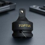 Đầu chuyển 3/4-1/2 Toptul KACA2416 là phụ kiện chuyển đổi đầu khẩu chuyên dụng giúp kết nối đầu tuýp 1/2 inch với dụng cụ 3/4 inch một cách chắc chắn và an toàn. Sản phẩm được chế tạo từ thép hợp kim chất lượng cao, chịu lực tốt, phù hợp cho các công việc sửa chữa ô tô, cơ khí, bảo trì máy móc và công nghiệp nặng.