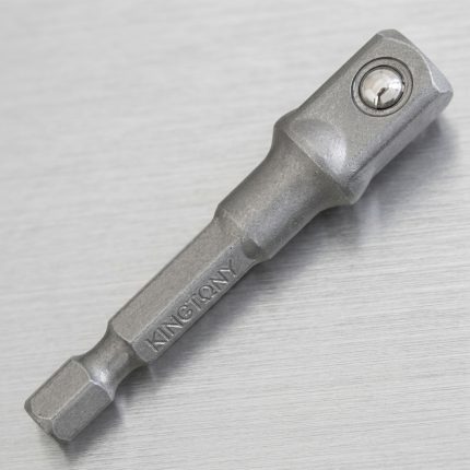 Đầu chuyển bắn vít sang vặn bu lông 3/8" Kingtony 7703-50 chính hãng với thiết kế chuôi lục giác 1/4 inch, giúp chuyển đổi nhanh từ máy bắn vít sang đầu khẩu 3/8 inch. Sản phẩm được chế tạo từ thép hợp kim cường lực, chịu mô-men xoắn cao, khóa bi chắc chắn, phù hợp cho công việc lắp ráp, sửa chữa ô tô, cơ khí và xây dựng chuyên nghiệp.