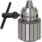 Đầu kẹp mũi khoan Kawasaki K-6 là đầu kẹp có khóa (Keyed Chuck) chất lượng cao, được thiết kế để kẹp chắc các loại mũi khoan chuôi tròn, giúp truyền mô-men xoắn ổn định và hạn chế trượt mũi trong quá trình làm việc. Sản phẩm được chế tạo từ thép hợp kim cường lực, có khả năng chống mài mòn, chịu tải tốt và đảm bảo độ đồng tâm cao khi khoan. Đầu kẹp mũi khoan Kawasaki K-6 phù hợp với nhiều dòng máy khoan điện, máy khoan bàn và máy khoan cầm tay, là lựa chọn lý tưởng cho các công việc cơ khí, sửa chữa, lắp đặt và bảo trì chuyên nghiệp.