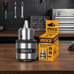 Đầu khoan 10mm Ingco KC1001 là đầu cặp mũi khoan có khóa chính hãng, được chế tạo từ thép chất lượng cao với khả năng kẹp mũi khoan chắc chắn, chống trượt hiệu quả và đảm bảo độ đồng tâm khi vận hành. Sản phẩm phù hợp cho máy khoan cầm tay, máy khoan bàn và nhiều ứng dụng gia công cơ khí, sửa chữa, lắp đặt chuyên nghiệp.