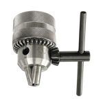 Đầu khoan có khóa 10mm Bosch 2608571078 là phụ kiện chính hãng được thiết kế với cơ cấu siết khóa bằng chìa giúp kẹp mũi khoan chắc chắn, hạn chế trượt khi làm việc. Sản phẩm phù hợp với nhiều dòng máy khoan cầm tay, đảm bảo độ chính xác cao, độ bền vượt trội và hiệu quả tối ưu trong các công việc khoan gỗ, kim loại và nhựa.