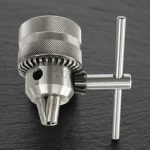 Đầu khoan có khóa 10mm Bosch 2608571078 là phụ kiện chính hãng được thiết kế với cơ cấu siết khóa bằng chìa giúp kẹp mũi khoan chắc chắn, hạn chế trượt khi làm việc. Sản phẩm phù hợp với nhiều dòng máy khoan cầm tay, đảm bảo độ chính xác cao, độ bền vượt trội và hiệu quả tối ưu trong các công việc khoan gỗ, kim loại và nhựa.