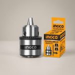 Đầu khoan không răng 10mm Ingco KC1002W là đầu cặp mũi khoan có khóa chính hãng, thiết kế không vành răng giúp giảm kích thước tổng thể nhưng vẫn đảm bảo khả năng kẹp mũi khoan chắc chắn và truyền lực hiệu quả. Được chế tạo từ thép hợp kim chất lượng cao, sản phẩm có độ đồng tâm cao, chịu lực tốt và phù hợp cho máy khoan cầm tay, máy khoan bàn cùng nhiều ứng dụng cơ khí, sửa chữa và lắp đặt chuyên nghiệp.