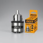 Đầu khoan không răng 10mm Ingco KC1002W là đầu cặp mũi khoan có khóa chính hãng, thiết kế không vành răng giúp giảm kích thước tổng thể nhưng vẫn đảm bảo khả năng kẹp mũi khoan chắc chắn và truyền lực hiệu quả. Được chế tạo từ thép hợp kim chất lượng cao, sản phẩm có độ đồng tâm cao, chịu lực tốt và phù hợp cho máy khoan cầm tay, máy khoan bàn cùng nhiều ứng dụng cơ khí, sửa chữa và lắp đặt chuyên nghiệp.