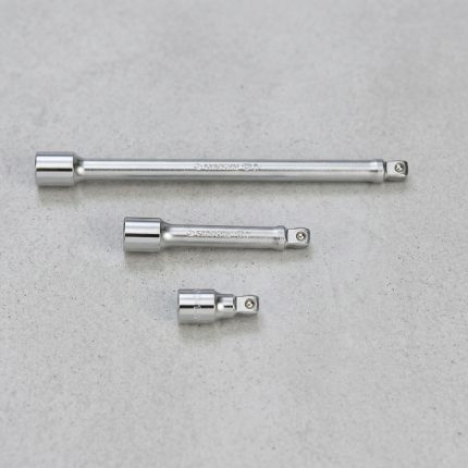 Đầu nối Kingtony 4223-10 chính hãng với chất liệu thép hợp kim CR-V cao cấp, bề mặt mạ chrome sáng bóng chống gỉ sét, giúp mở rộng chiều dài khi sử dụng đầu khẩu trong những vị trí sâu và khó tiếp cận. Sản phẩm có độ bền cao, truyền lực ổn định, phù hợp cho thợ sửa chữa ô tô, xe máy, cơ khí và công nghiệp.